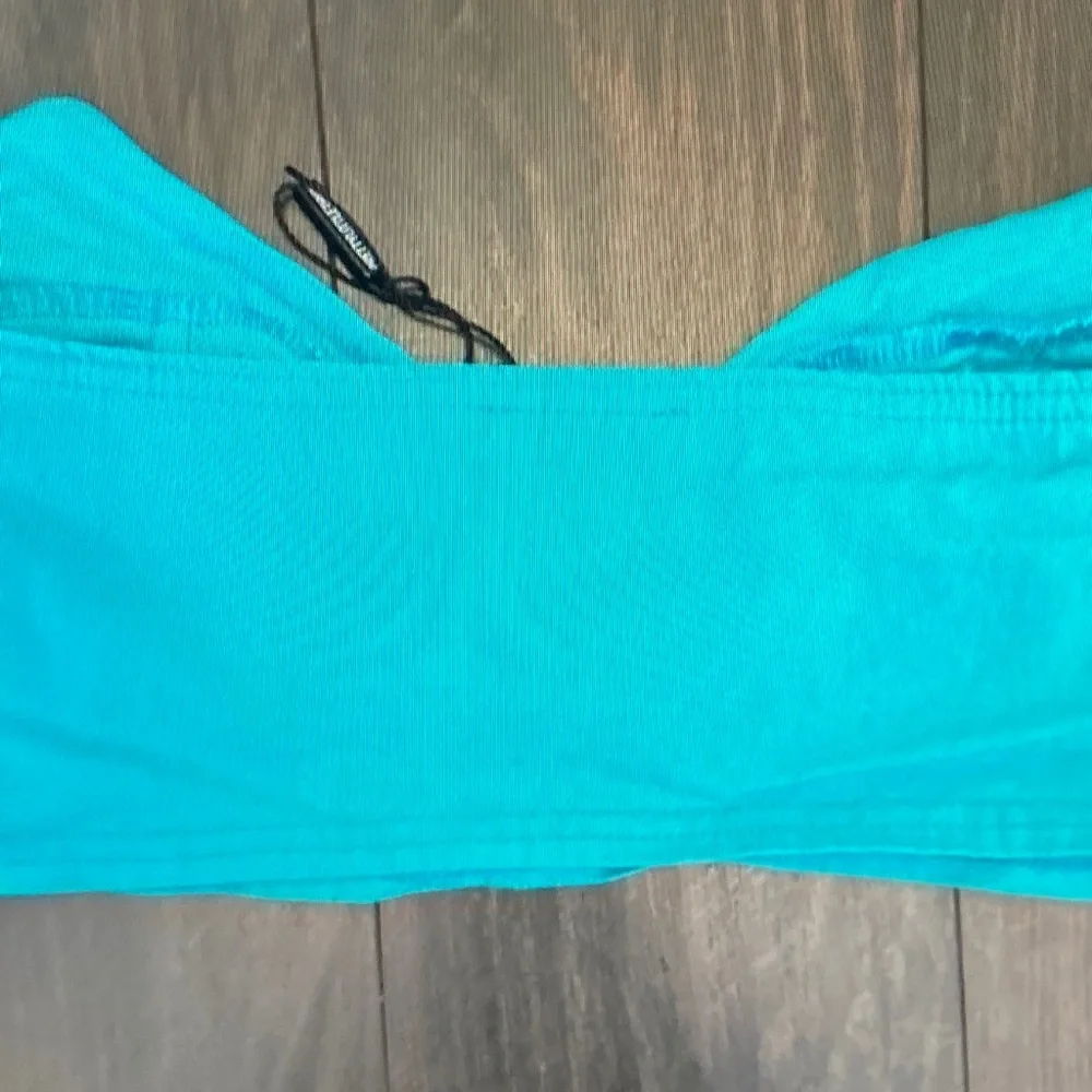 PrettyLittleThing Turquoise Strapless Bandeau Bra - Picture 3 of 5